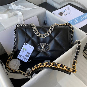 Chanel 16 Flap Bag Black Size 16 x 26 x 9 cm