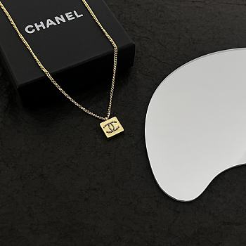 Chanel Necklace 09