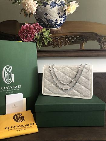 Goyard White Chain Bag Size 24 x 5 x 15 cm