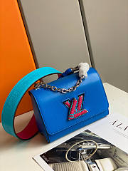 Louis Vuitton Twist MM 03 Size 23 x 17 x 9.5 cm - 1