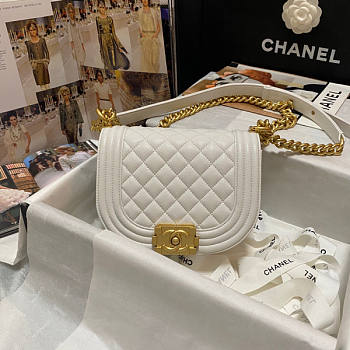 Chanel CL Small Boy Chanel Messenger Bag White Size 12.5 x 18 x 6 cm