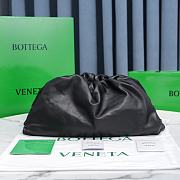 Bottega Veneta The Pouch Black Size 38 x 20 x 8.5 cm - 2