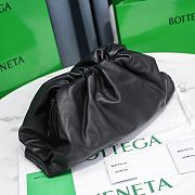 Bottega Veneta The Pouch Black Size 38 x 20 x 8.5 cm - 3