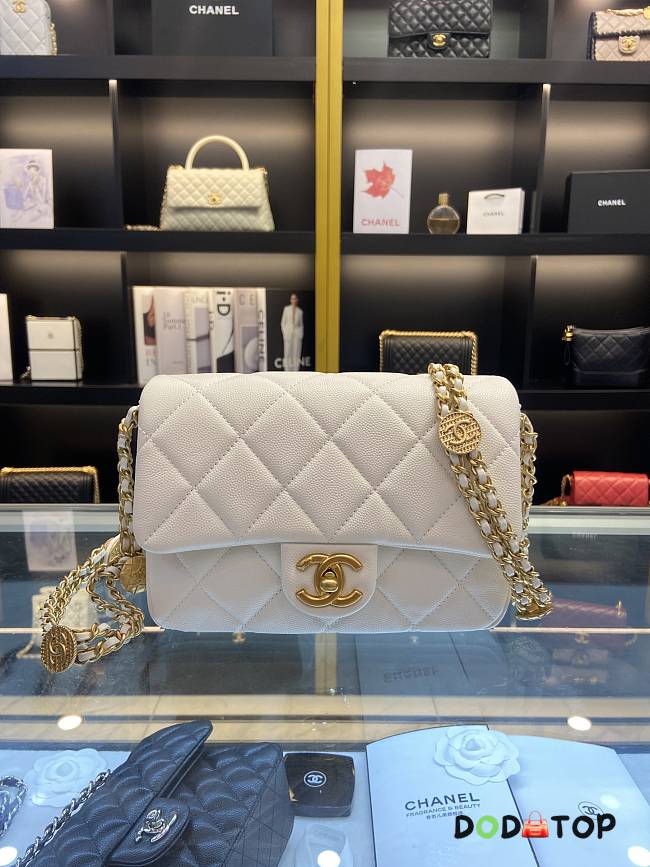 Chanel Flap Bag White Size 21 x 14 x 6.5 cm - 1