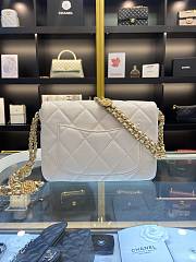 Chanel Flap Bag White Size 21 x 14 x 6.5 cm - 4