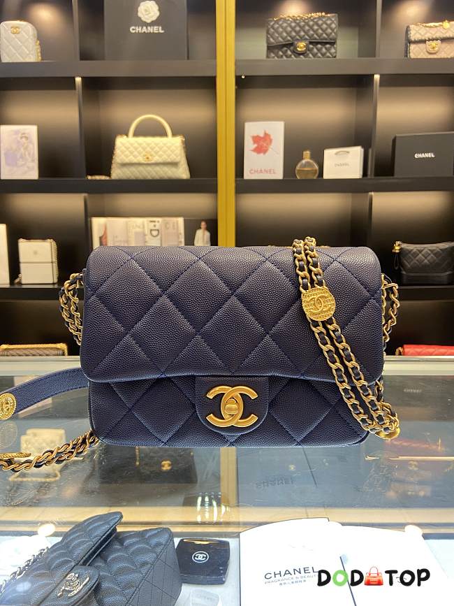 Chanel Flap Bag Blue Size 21 x 14 x 6.5 cm - 1