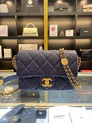 Chanel Flap Bag Blue Size 21 x 14 x 6.5 cm - 1