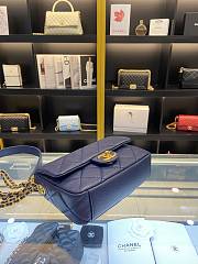 Chanel Flap Bag Blue Size 21 x 14 x 6.5 cm - 2