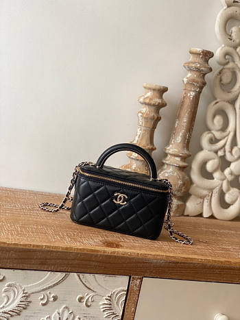 Chanel Vanity With Chain Black Size 9.5 x 17 x 8 cm