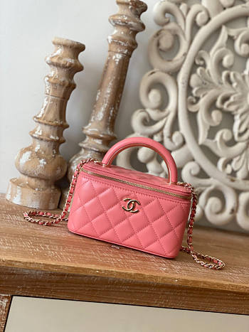 Chanel Vanity With Chain Pink Size 9.5 x 17 x 8 cm