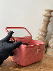 Chanel Vanity With Chain Pink Size 9.5 x 17 x 8 cm - 3