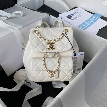 Chanel Backpack White Size 18 x 18 x 12 cm