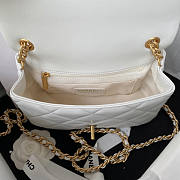 Chanel Flap Bag White Size 24 cm - 5