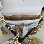 Chanel Flap Bag White Size 18 x 9 x 3.5 cm - 5