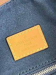Louis Vuitton Loop Size 38 x 30 x 10 cm - 6