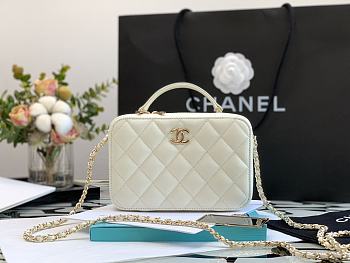 Chanel Small Box White Size 18 cm