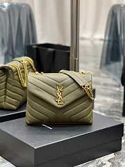YSL Saint Laurent Small Loulou in Matelasse Y Leather Bag Green Size 23 x 17 x 9 cm - 1