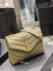 YSL Saint Laurent Small Loulou in Matelasse Y Leather Bag Green Size 23 x 17 x 9 cm - 4