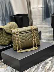 YSL Saint Laurent Small Loulou in Matelasse Y Leather Bag Green Size 23 x 17 x 9 cm - 6