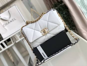 Chanel 19 Flap Bag White Size 16 x 26 x 9 cm