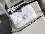 Chanel 19 Flap Bag White Size 16 x 26 x 9 cm - 4