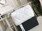 Chanel 19 Flap Bag White Size 16 x 26 x 9 cm - 5