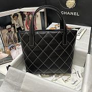 Chanel Medieval 22C Tiffany Handbag Black Size 23 x 24 x 9 cm - 5