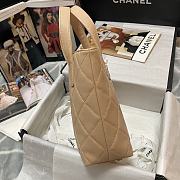 Chanel Medieval 22C Tiffany Handbag Beige Size 23 x 24 x 9 cm - 2