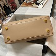 Chanel Medieval 22C Tiffany Handbag Beige Size 23 x 24 x 9 cm - 4