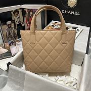 Chanel Medieval 22C Tiffany Handbag Beige Size 23 x 24 x 9 cm - 5