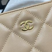 Chanel Medieval 22C Tiffany Handbag Beige Size 23 x 24 x 9 cm - 6