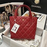 Chanel Medieval 22C Tiffany Handbag Red Size 23 x 24 x 9 cm - 1