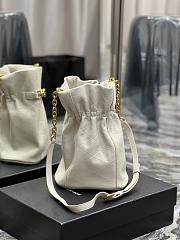 YSL Le Maillon Hook Bucket Bag White Size 19 × 27 × 12 cm - 3