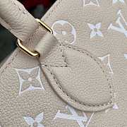 Louis Vuitton LV Onthego MM Size 35 x 28 x 15 cm - 4