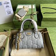 Gucci GG Matelassé Leather Chain Shoulder Bag Gray Size 19 x 13 x 11 cm - 1