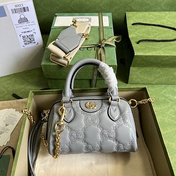 Gucci GG Matelassé Leather Chain Shoulder Bag Gray Size 19 x 13 x 11 cm