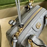 Gucci GG Matelassé Leather Chain Shoulder Bag Gray Size 19 x 13 x 11 cm - 4