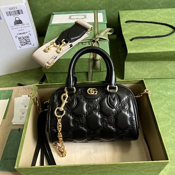 Gucci GG Matelassé Leather Chain Shoulder Bag Black Size 19 x 13 x 11 cm