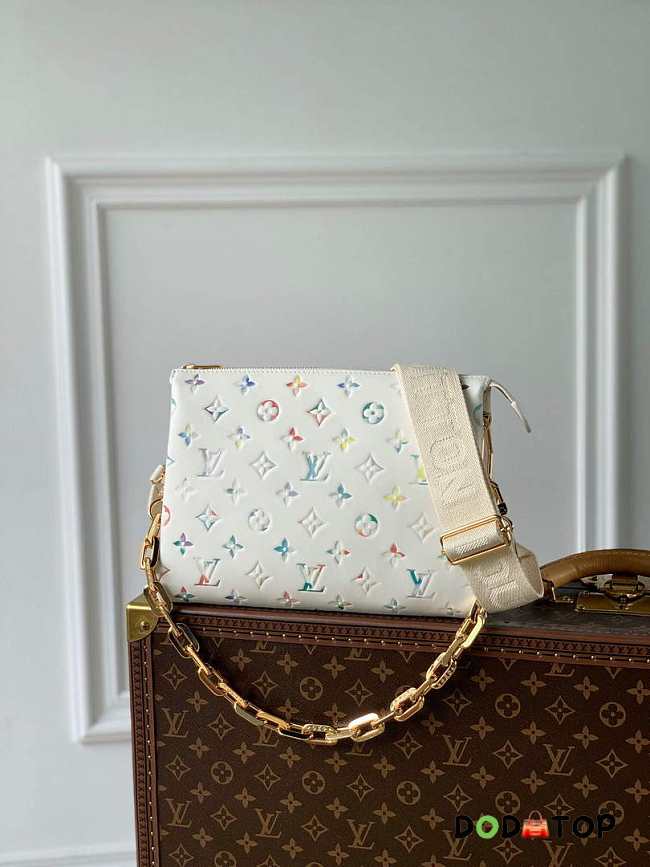 Louis Vuitton LV M21209 Coussin PM Handbag White Size 26 x 20 x 12 cm - 1