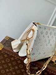 Louis Vuitton LV M21209 Coussin PM Handbag White Size 26 x 20 x 12 cm - 5
