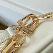 Louis Vuitton LV M21209 Coussin PM Handbag White Size 26 x 20 x 12 cm - 4