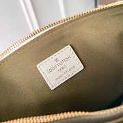 Louis Vuitton LV M21209 Coussin PM Handbag White Size 26 x 20 x 12 cm - 3