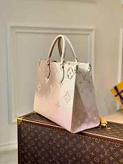 Louis Vuitton LV M20510 Onthego MM Tote Bag Size 35 x 27 x 14 cm - 4