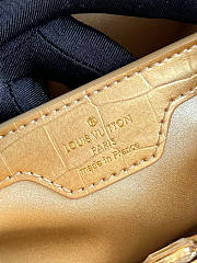 Louis Vuitton LV Capucines BB 03 Size 27 x 18 x 9 cm - 2