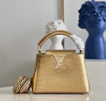 Louis Vuitton Capucines Mini 07 Size 21 x 14 x 8 cm