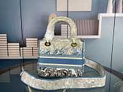 Dior M0565 Medium Lady D-Life Bag Blue Toile de Jouy Embroidery Size 24 x 20 x 11 cm - 6