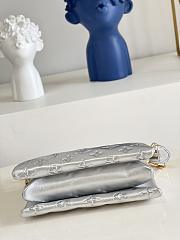 Louis Vuitton Lv Coussin BB Handbag M20567 Size 21 x 16 x 7 cm - 5