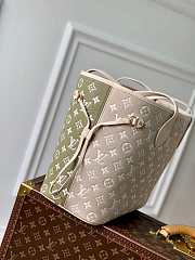 LV M46102 Louis Vuitton Neverfull MM Tote Bag Size  31 x 28 x 14 cm - 4