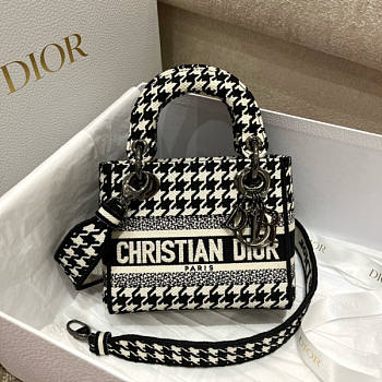 Dior Mini Lady D-Lite Bag Size 17 x 15 x 17 cm