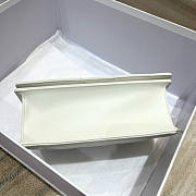 Dior 30 Montaigne Chain Bag With Handle White Size 25 x 15 x 8 cm - 5